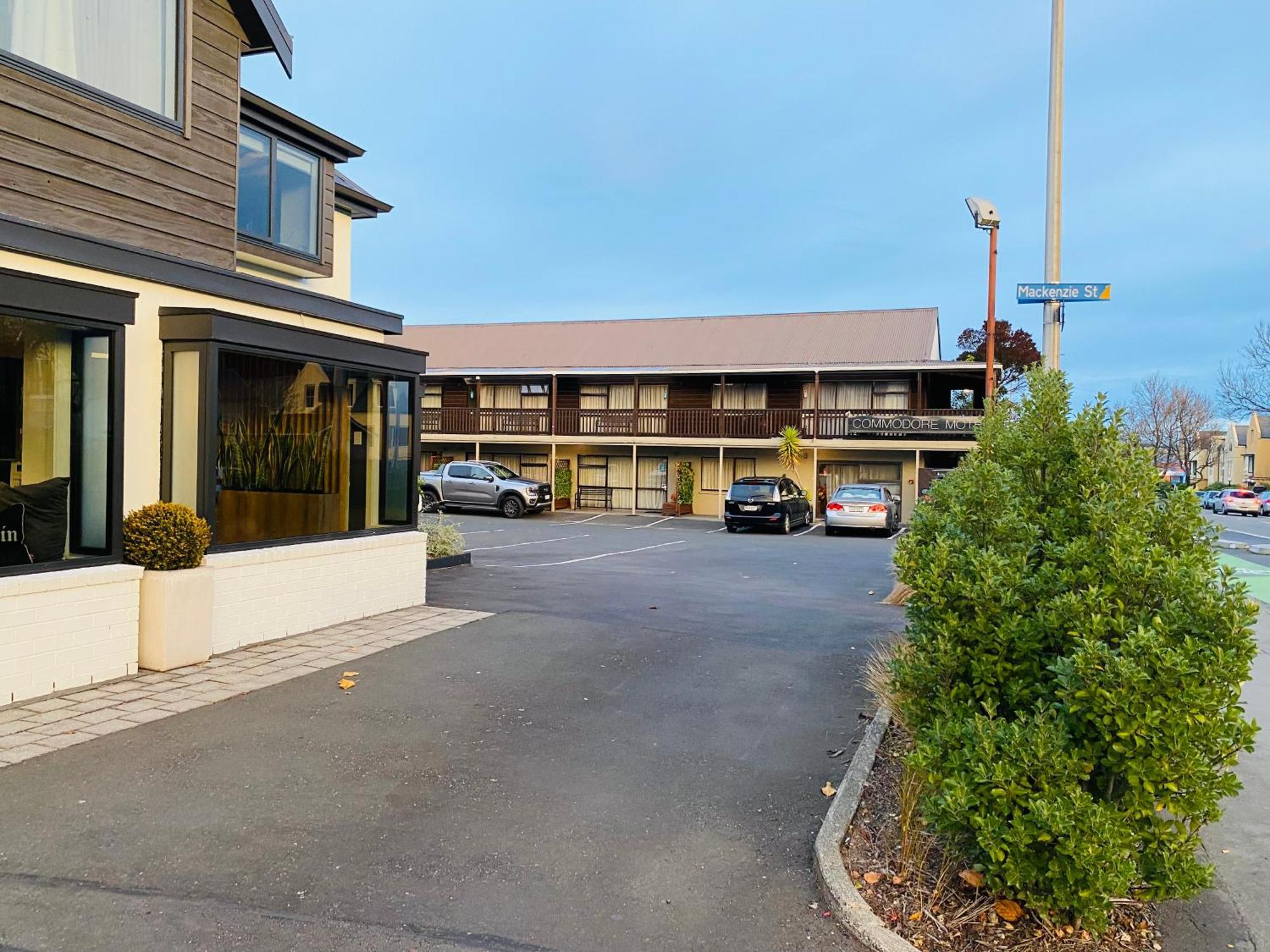 Commodore Motel Dunedin Exterior foto